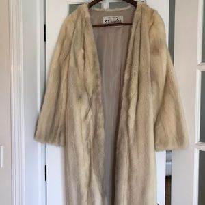 Vintage Montréal Desjardins fur coat